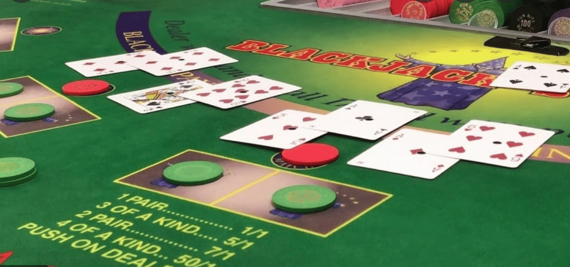  Nam bat duoc cac he thong chinh trong tro choi Blackjack